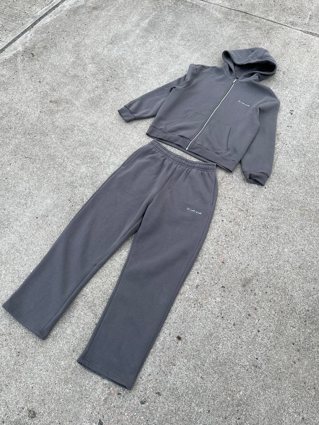 CONFIDENT CREW ZIP-TRACKI CARBON