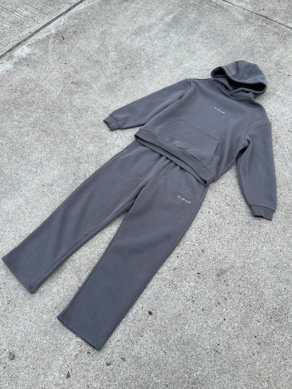 CONFIDENT CREW HOOD-TRACKI CARBON